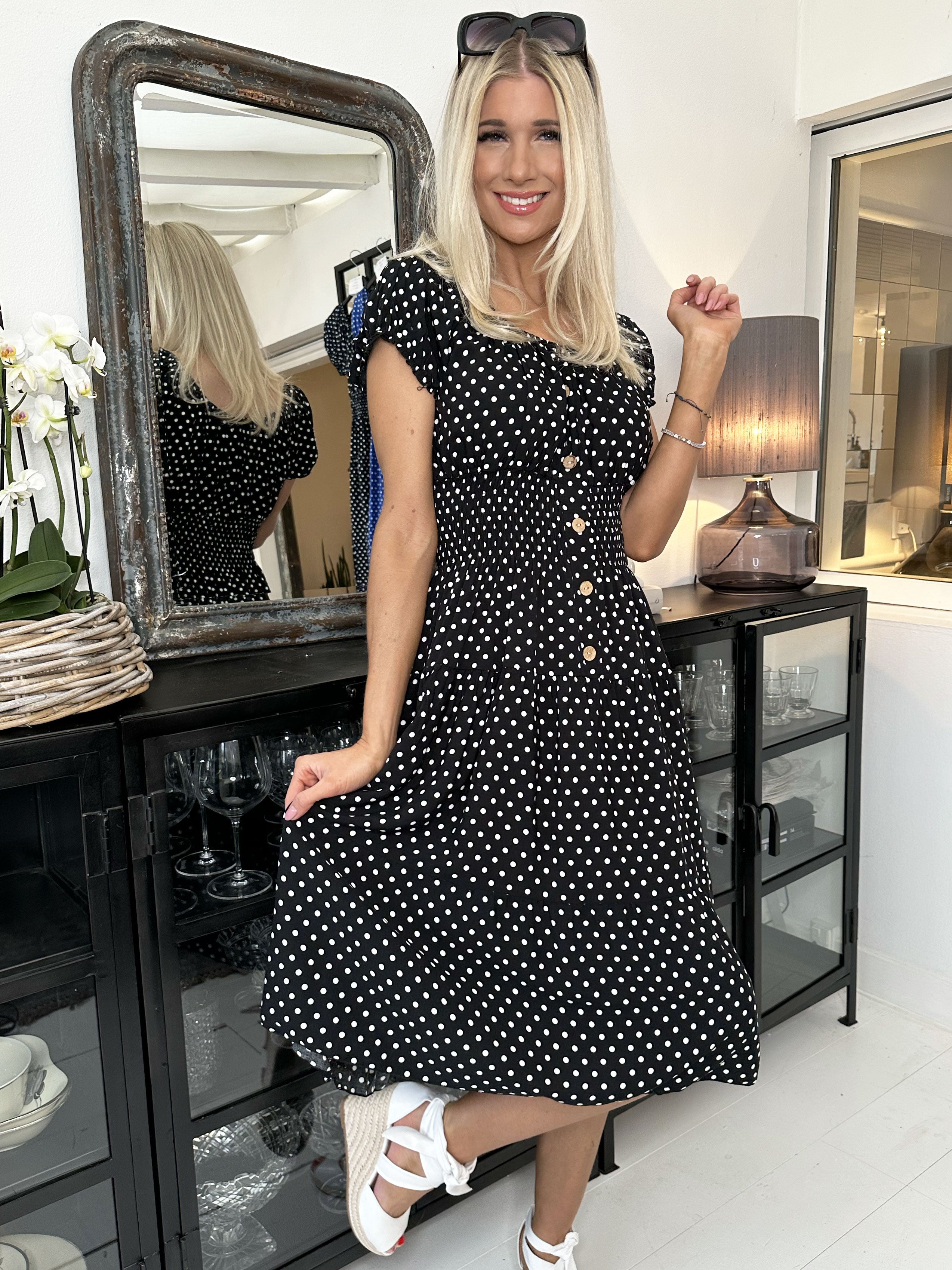 Finalia dot short - Söt klänning med prickar och elastisk midja